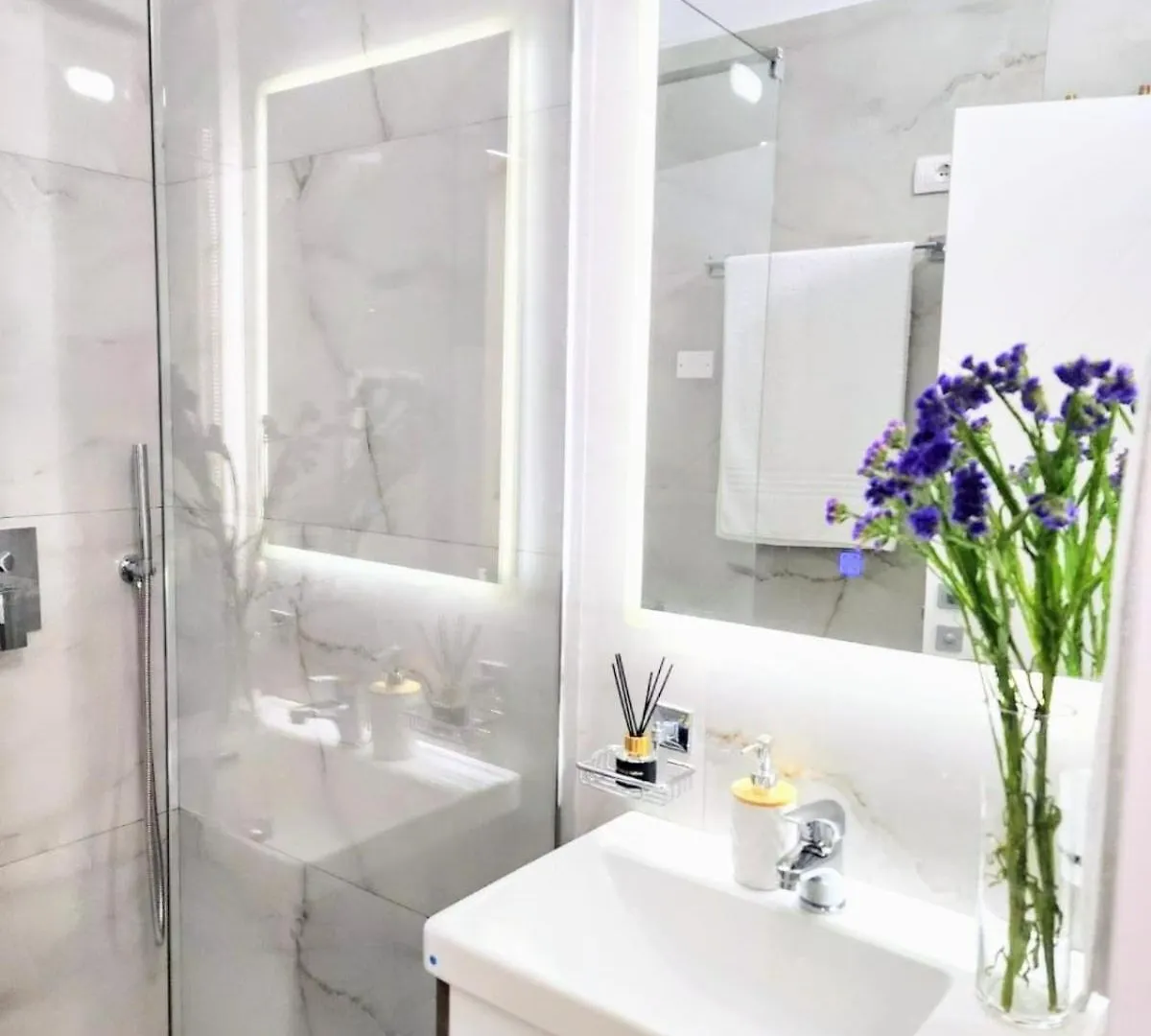 New Apartment Close To Sea And Downtown Vlorë
