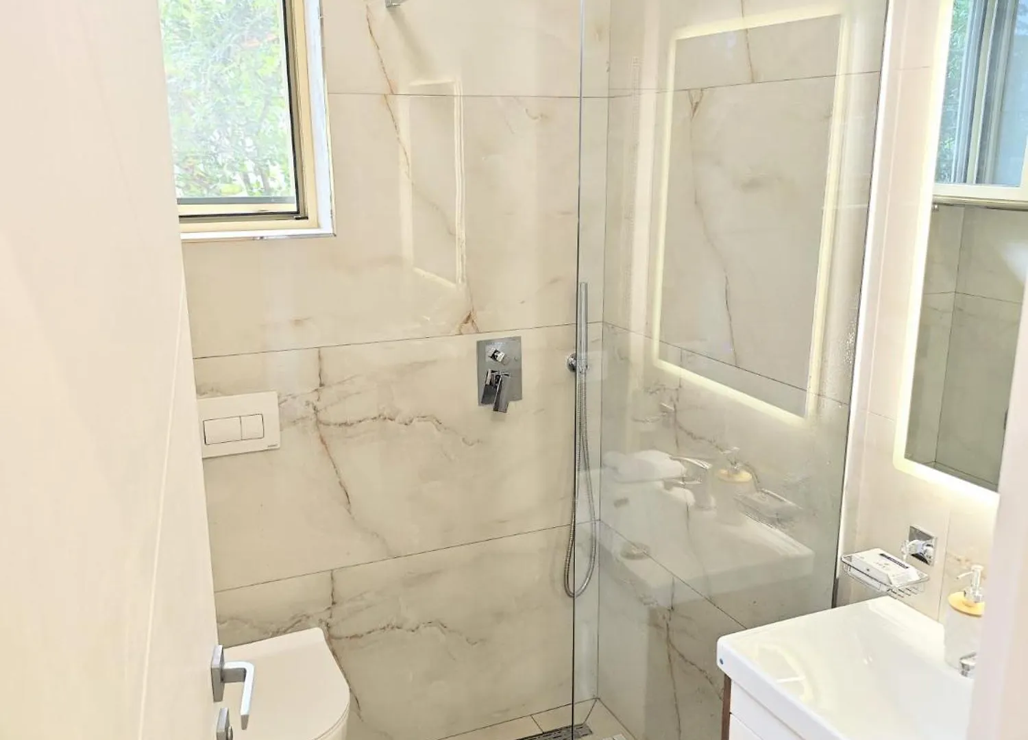 New Apartment Close To Sea And Downtown Vlorë 0*,