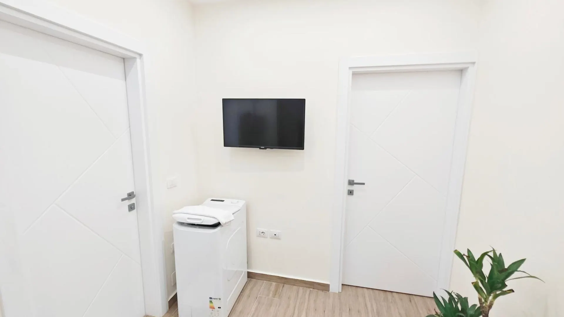 New Apartment Close To Sea And Downtown Vlorë