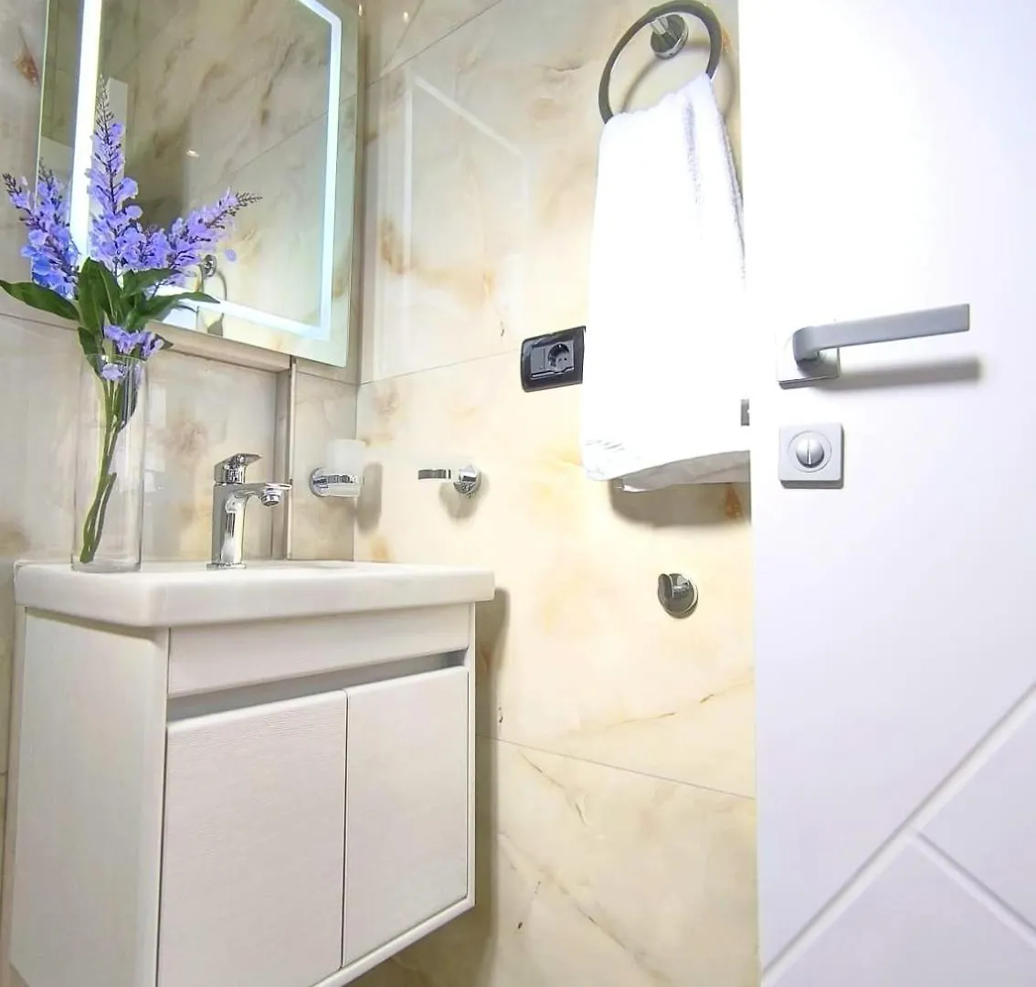 New Apartment Close To Sea And Downtown Vlorë
