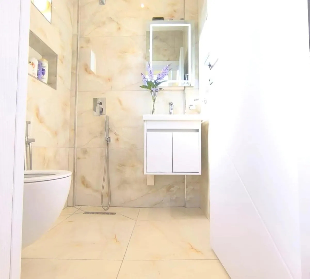 New Apartment Close To Sea And Downtown Vlorë